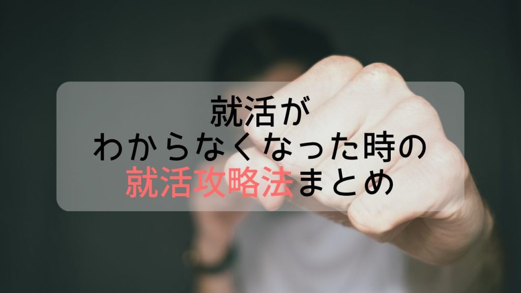 男性が左フックをこちらに向かって打ち込んでいる